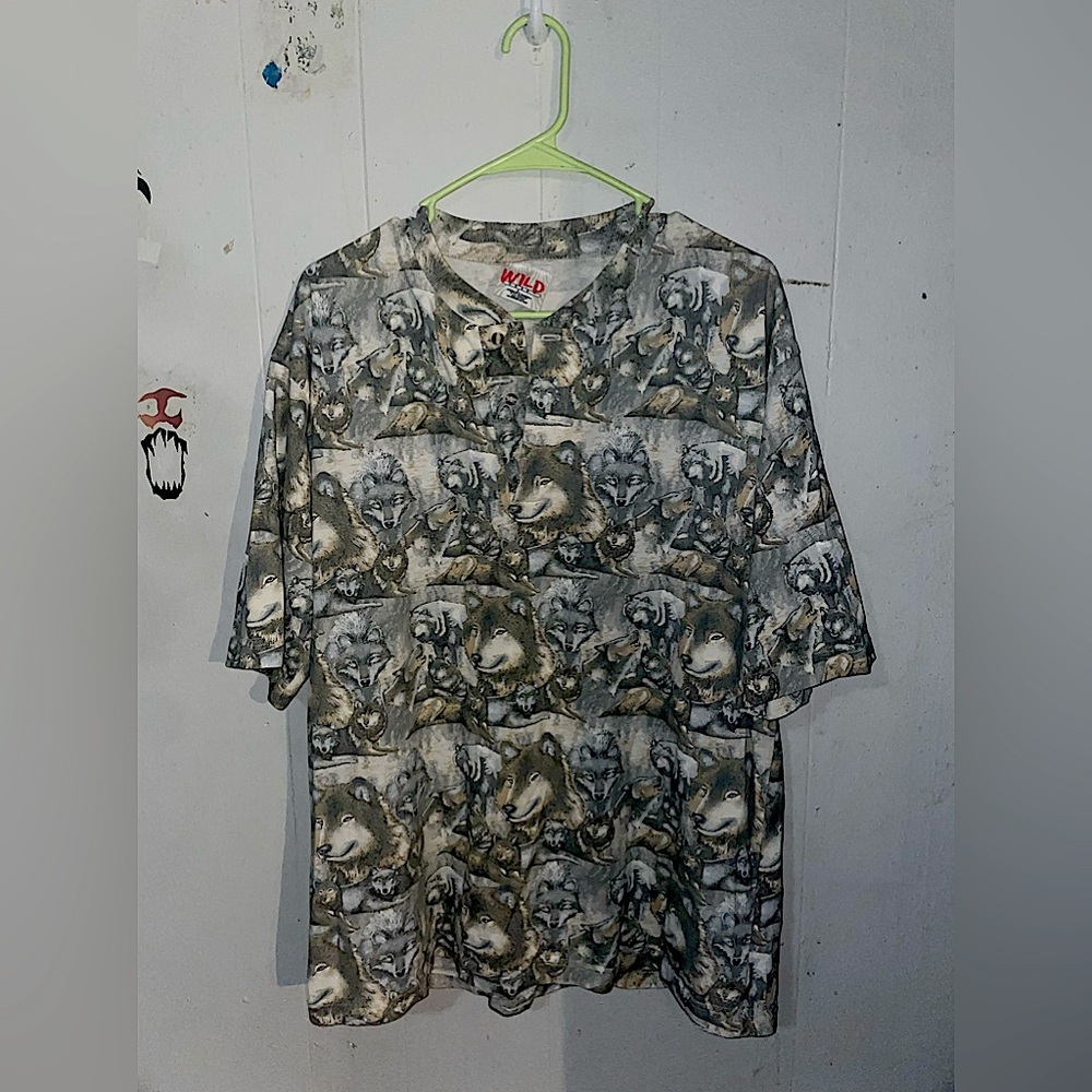 Wolf Camo half button up T-shirt Men’s L
